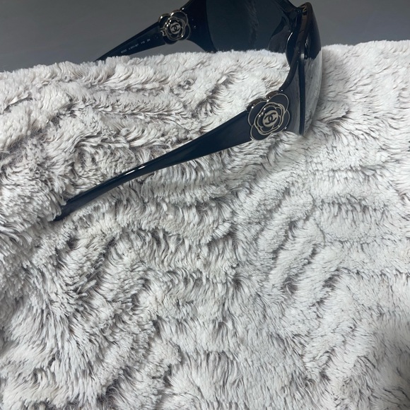 Chanel Black Sunglasses with Case - Picture 3 of 4